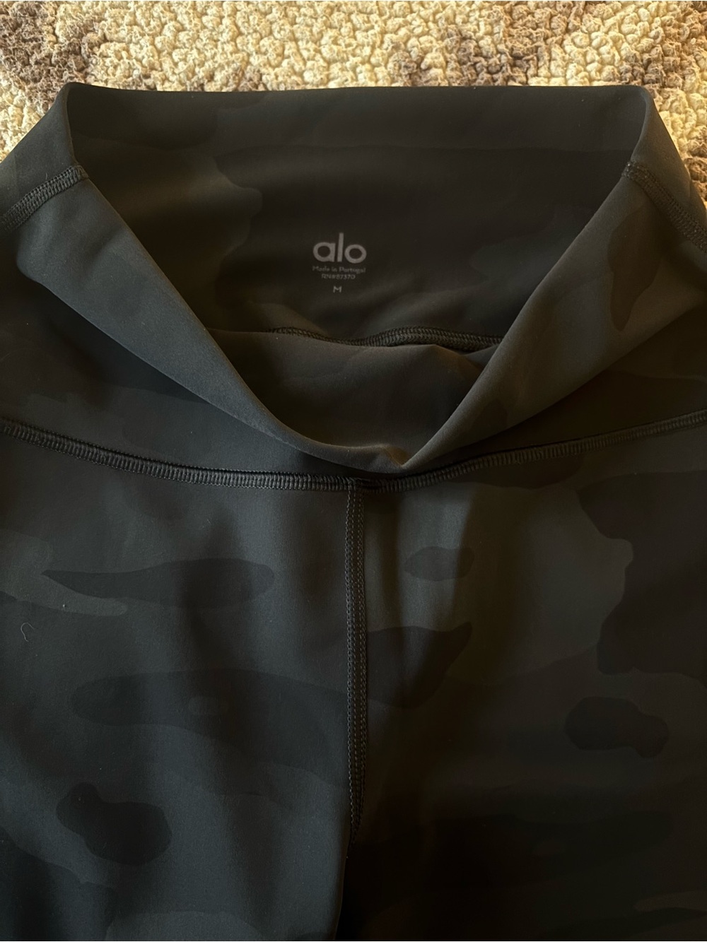 ALO Yoga High Waisted Camo Legging - Black Camo